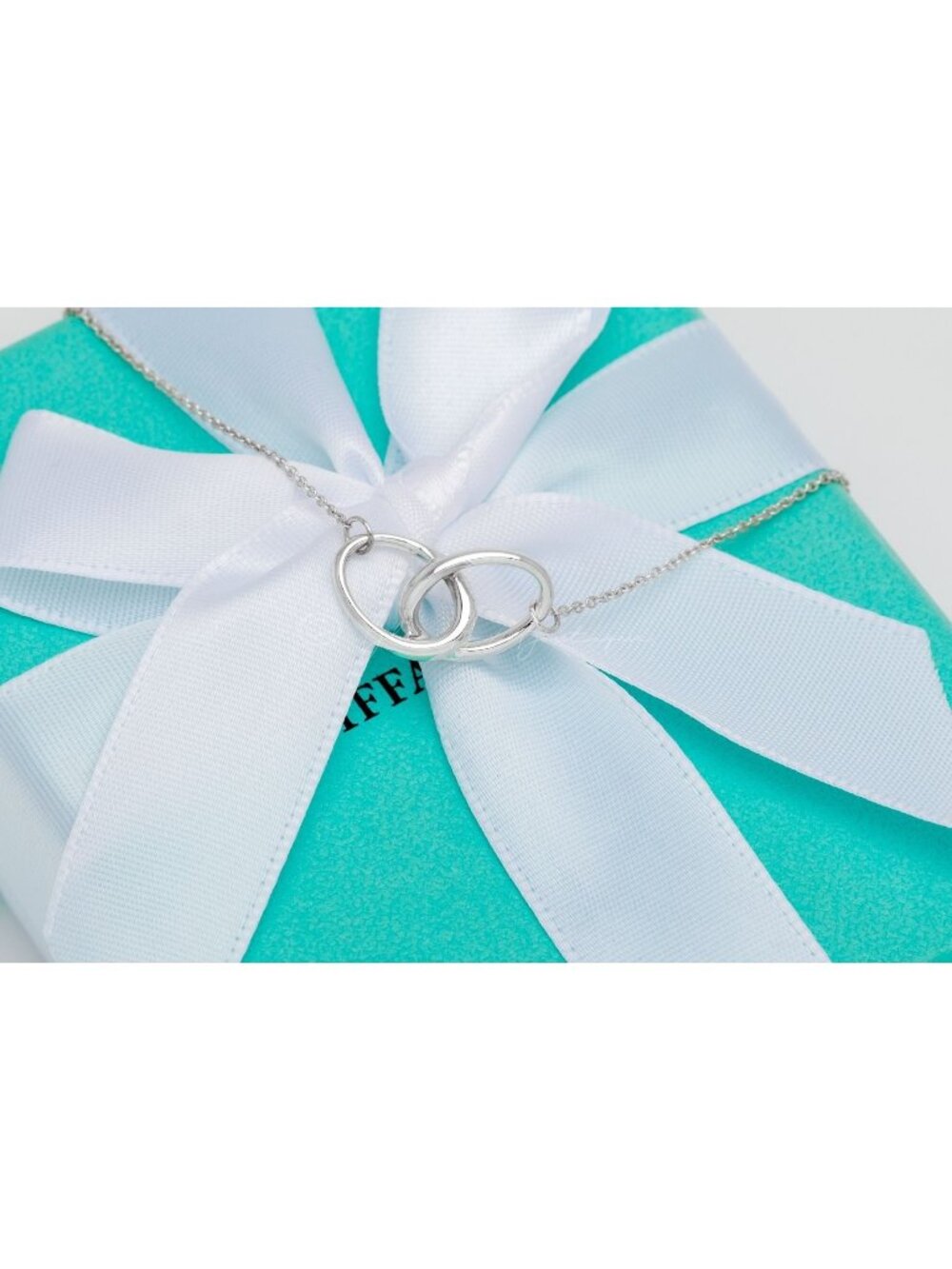 Tiffany & Co. Interlocking Ovals Necklace Vintage Elsa Peretti Sterling Silver